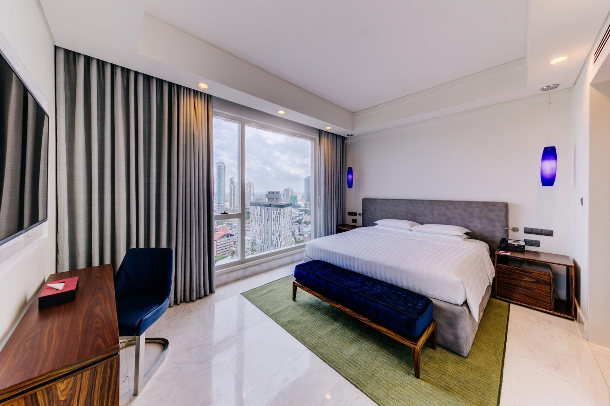 Hotel Cinnamon Red